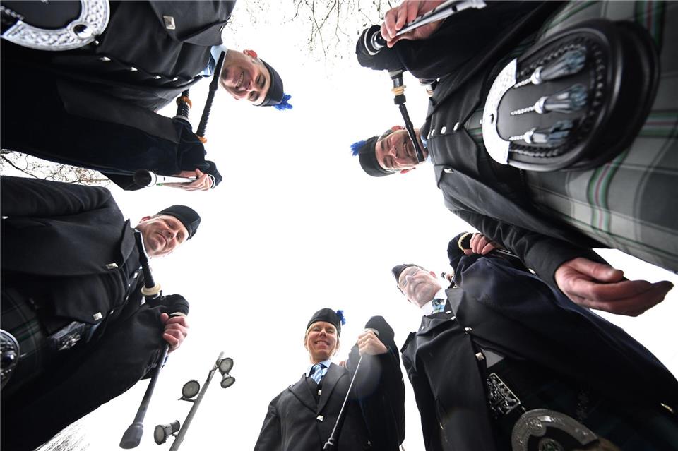Mit Dudelsack und Kilt besuchten einige die Parade in München. Felix Hörhager/dpa