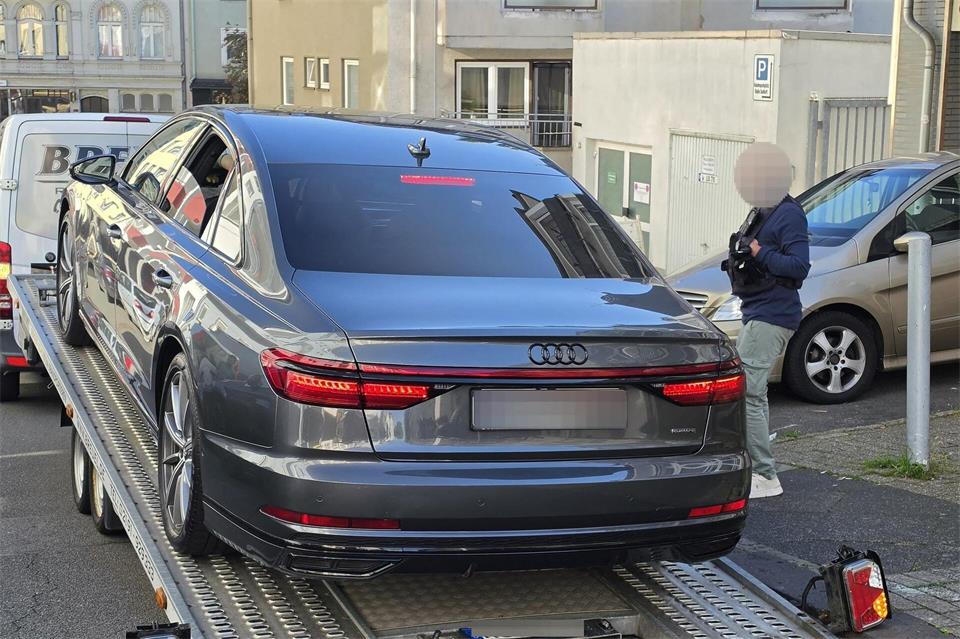 Mit Durchsuchungen ist die Polizei gegen mutmaßliche Goldschmuggler vorgegangen.Blaulicht-Solingen/dpa