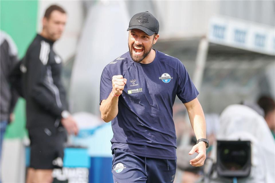 Mit Euphorie in die Bundesliga? Ralf Kettemann will mit Paderborn Großes erreichen.Daniel Löb/dpa