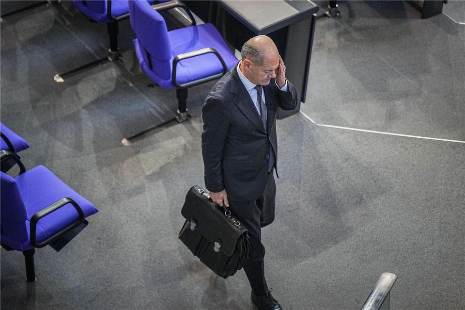 Mit Ex-Kanzler Olaf Scholz hat der Generalsekretär der rheinland-pfälzischen SPD nicht nur den Nachnamen gemein. Er hat auch immer seine Aktentasche dabei.Michael Kappeler/dpa