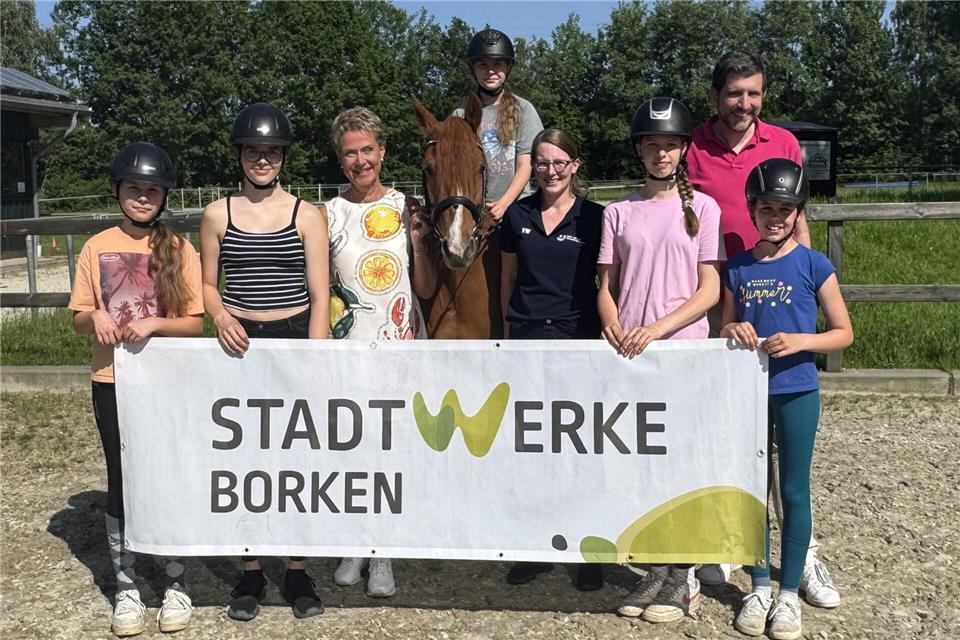 Mit Firsty ergänzt ab sofort ein elfjähriges Fuchspony den Schulbetrieb des Vereins.