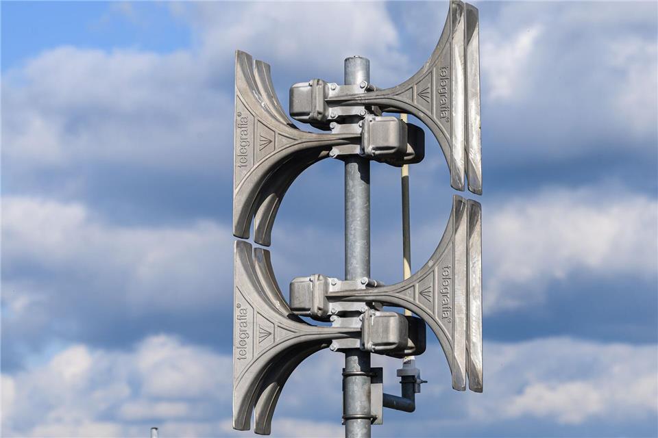 Mit Förderung vom Bund wurde das Sirenennetz in vielen Kommunen in den vergangenen Jahren wieder aufgebaut beziehungsweise modernisiert. (Symbolbild)Robert Michael/dpa-Zentralbild/dpa