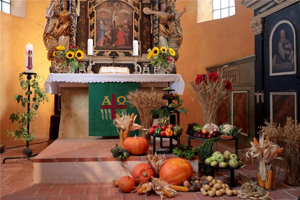 Mit Herbstbeginn feiern die Gemeinden der Evangelischen Kirche in Mitteldeutschland Erntedank, um an den engen Zusammenhang zwischen Mensch, Gott und Natur zu erinnern. (Archivbild)Peter Gercke/dpa-Zentralbild/dpa