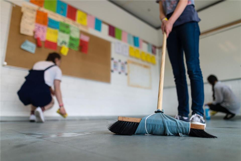Mit Hilfe einer App sollen Schulen künftig sauberer werden. (Archivbild)Sebastian Gollnow/dpa