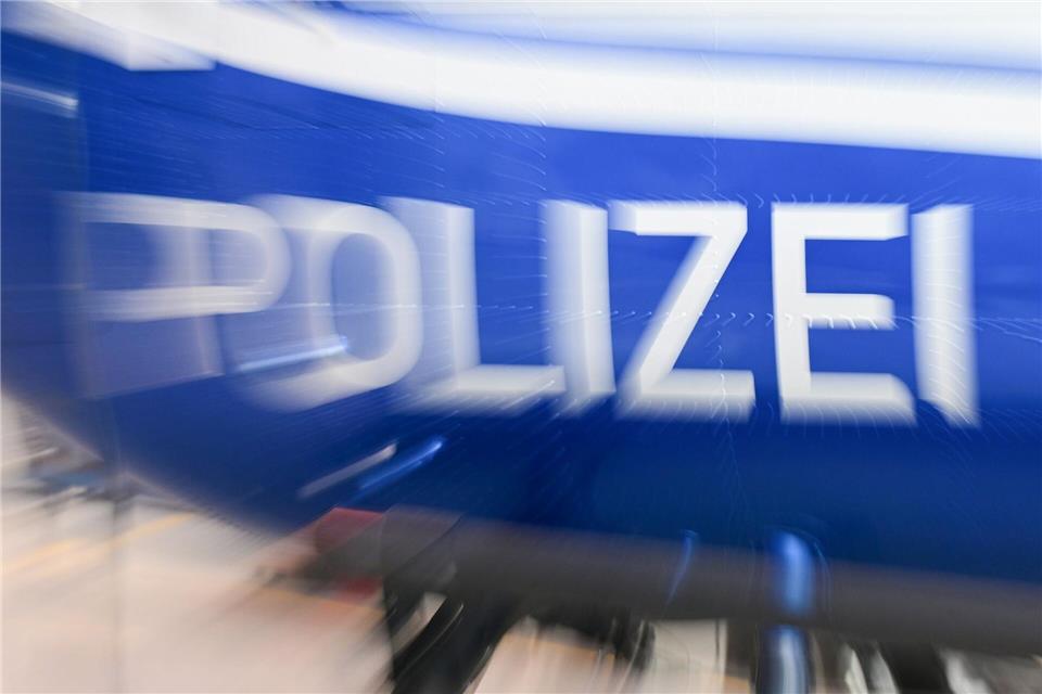 Mit Hubschrauber hat die Polizei nach einem versuchten Metalldiebstahl gefahndet. (Symbolbild)Bernd Weißbrod/dpa