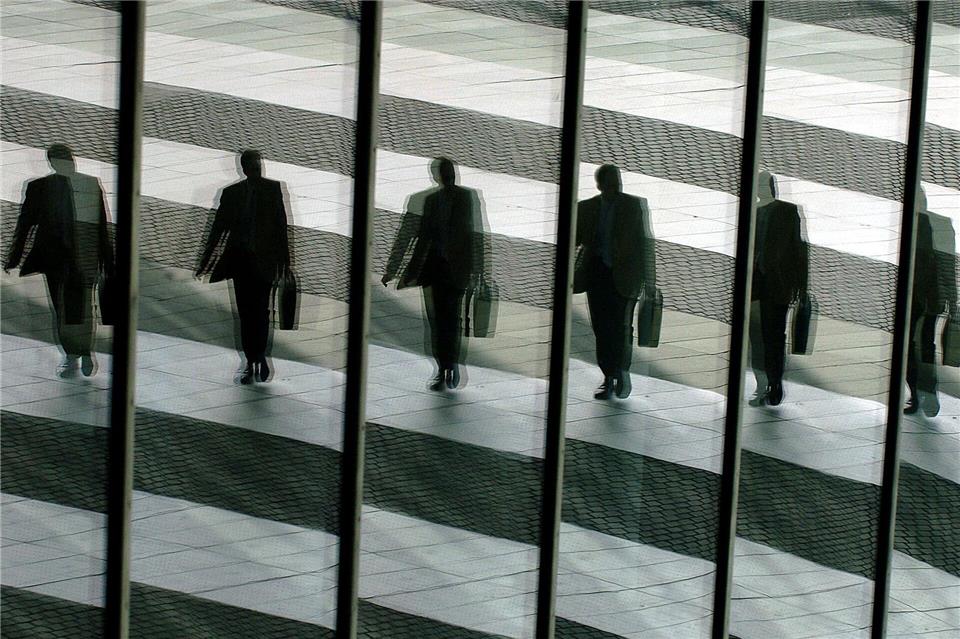 Mit Kindern im Haushalt arbeiten nur 34 Prozent der Frauen in Vollzeit - bei den Männern hingegen sind es 94 Prozent. (Symbolbild)Oliver Berg/dpa