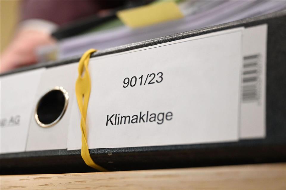 Mit Klimaklagen wollte die Umwelthilfe die Autobauer zum Verbrenner-Aus bringen. (Symbolbild)Uli Deck/dpa