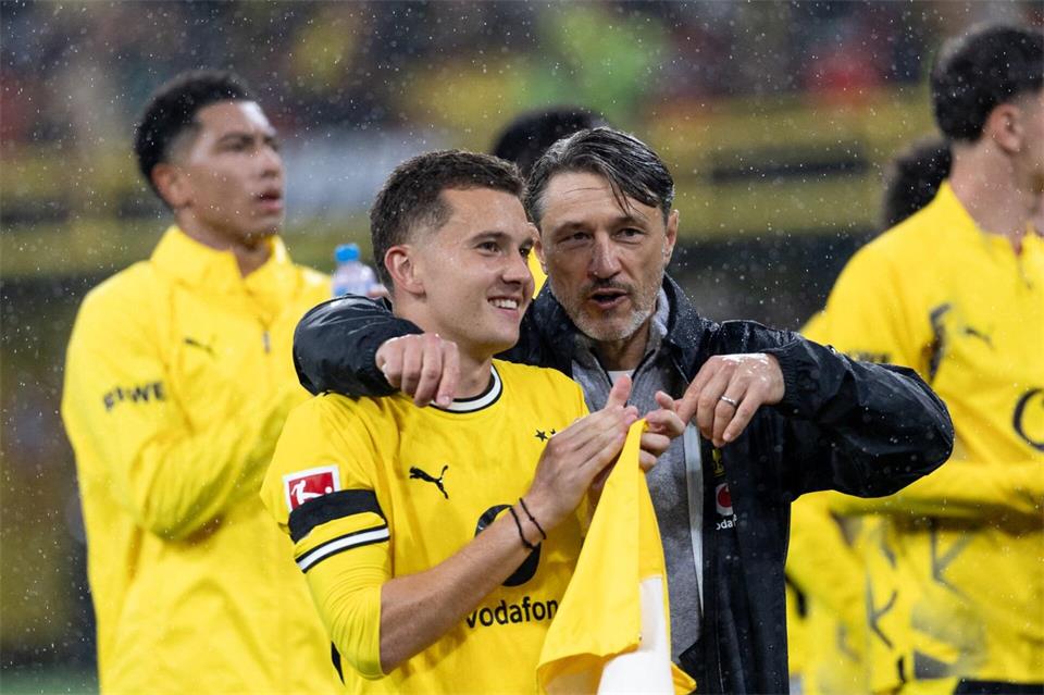 Mit Konstantinos Karetsas (l) konnte Niko Kovac sehr zufrieden sein.Fabian Strauch/dpa
