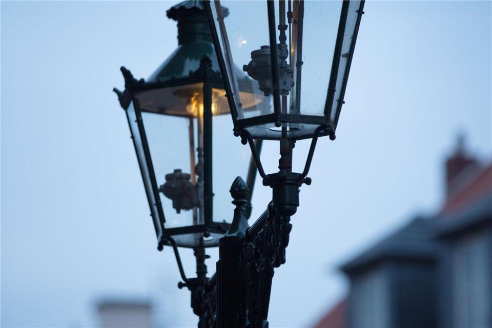 Mit LED-Technik können die Laternen trotz deutlich geringeren Energieeinsatzs heller leuchten. (Archivbild)picture alliance / dpa