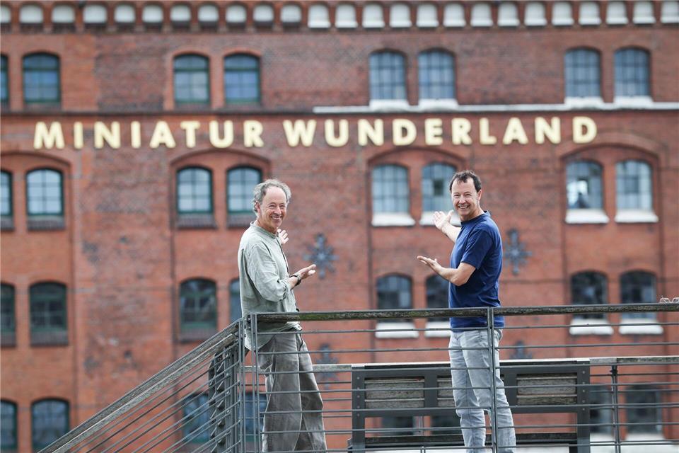 Mit Liebe zum Detail, Mut und Begeisterungsfähigkeit zur größten Modelleisenbahnanlage der Welt: die Brüder Frederik und Gerrit Braun haben sich einen Traum erfüllt. Christian Charisius/dpa