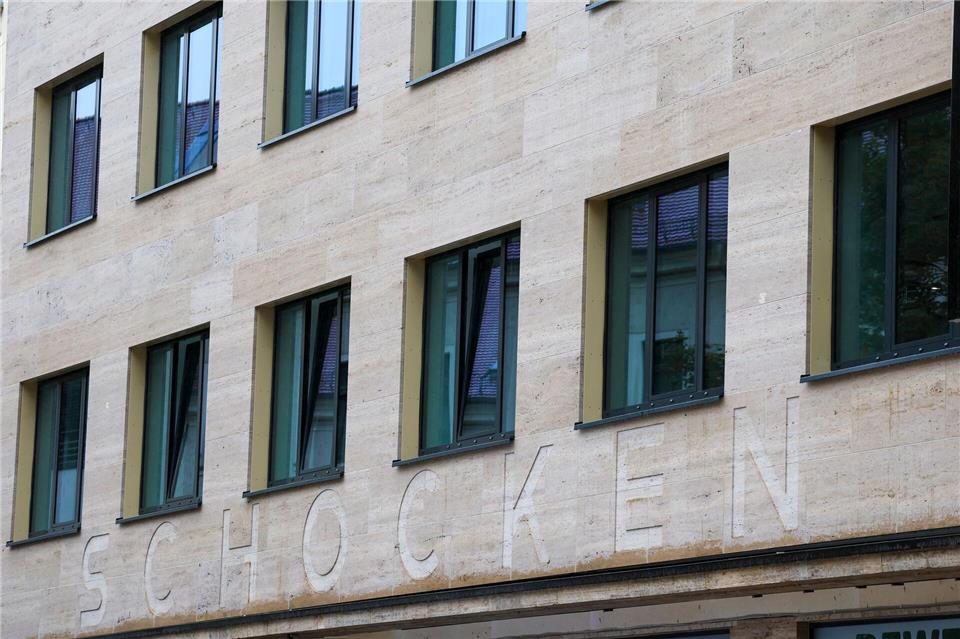 Mit Millionenaufwand wurde das geschichtsträchtige Schocken-Kaufhaus im Zwickauer Zentrum saniert. Mit neuem Konzept soll es nun zur Belebung der Innenstadt beitragen. Jan Woitas/dpa