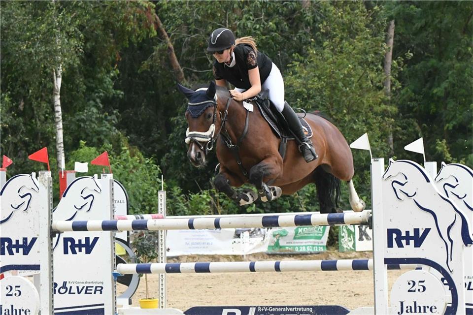 Mit Miss Marpele beim M**-Springen in der Siegerrunde: Hanna Schultewolter vom RV Velen. 
