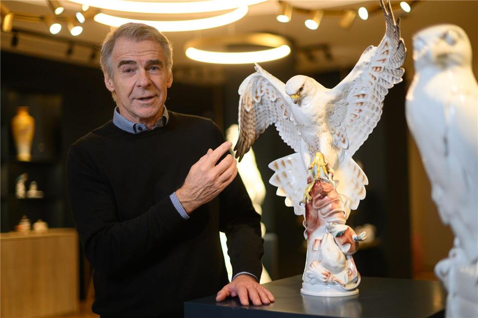 Mit Motiven wie dem Falken sollen Märkte in der Golfregion erobert werden. Robert Michael/dpa