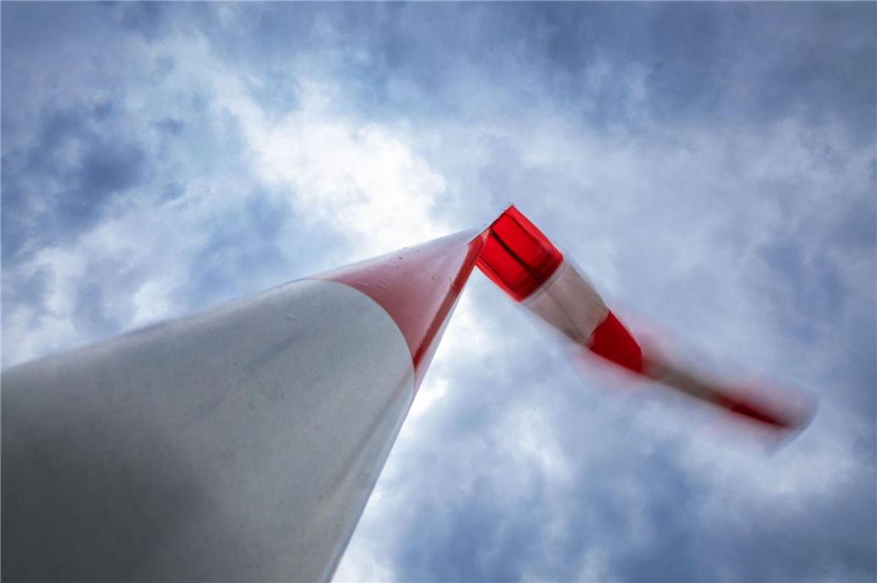 Mit Regen und Wind beginnt die neue Woche. (Archivbild)Jens Büttner/dpa
