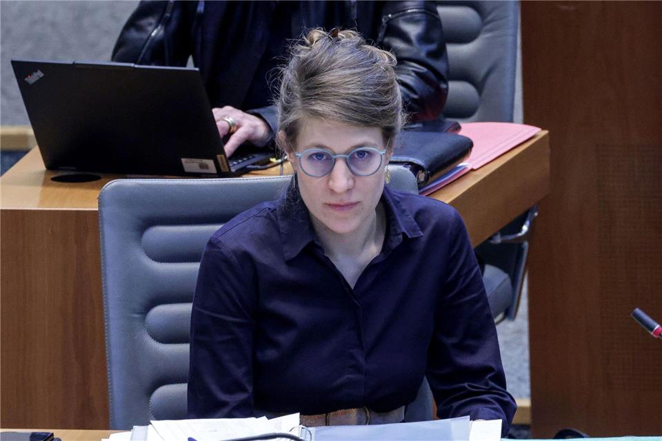 Mit Spannung wird erwartet, ob die neue Familienministerin Verena Schäffer (Grüne) in der Landtagsdebatte über das neue Kinderbildungsgesetz den richtigen Ton trifft, um Kritiker zu besänftigen. Oliver Berg/dpa