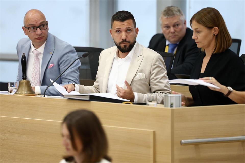 Mit Tobias Rausch ist erstmals ein AfD-Politiker in Deutschland zum Landtagspräsidenten gewählt worden. Jan Woitas/dpa pool/dpa