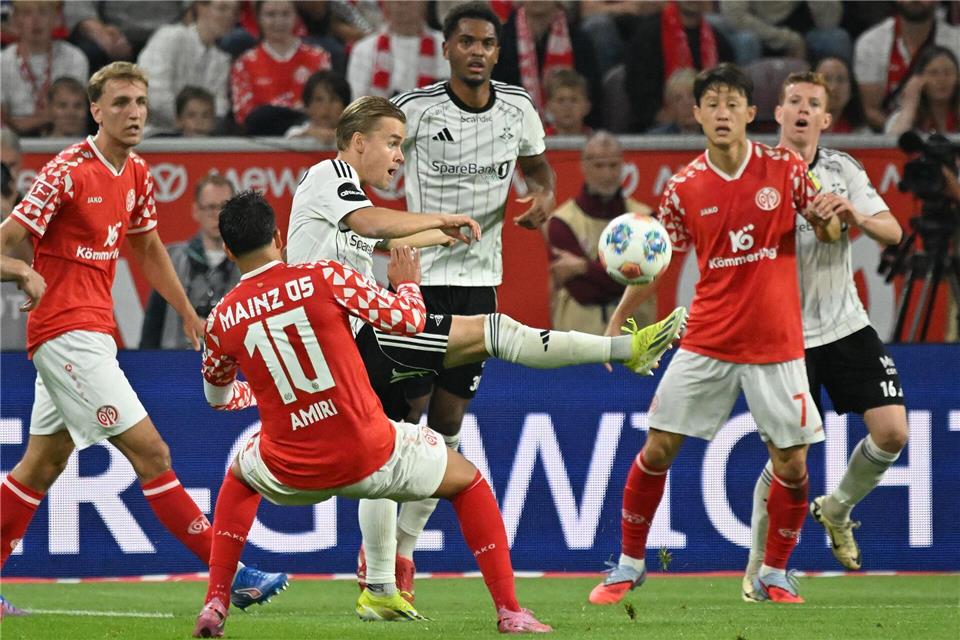 Mit Trondheim traf Väänänen (M) international schon auf Mainz. (Archivbild)Torsten Silz/dpa