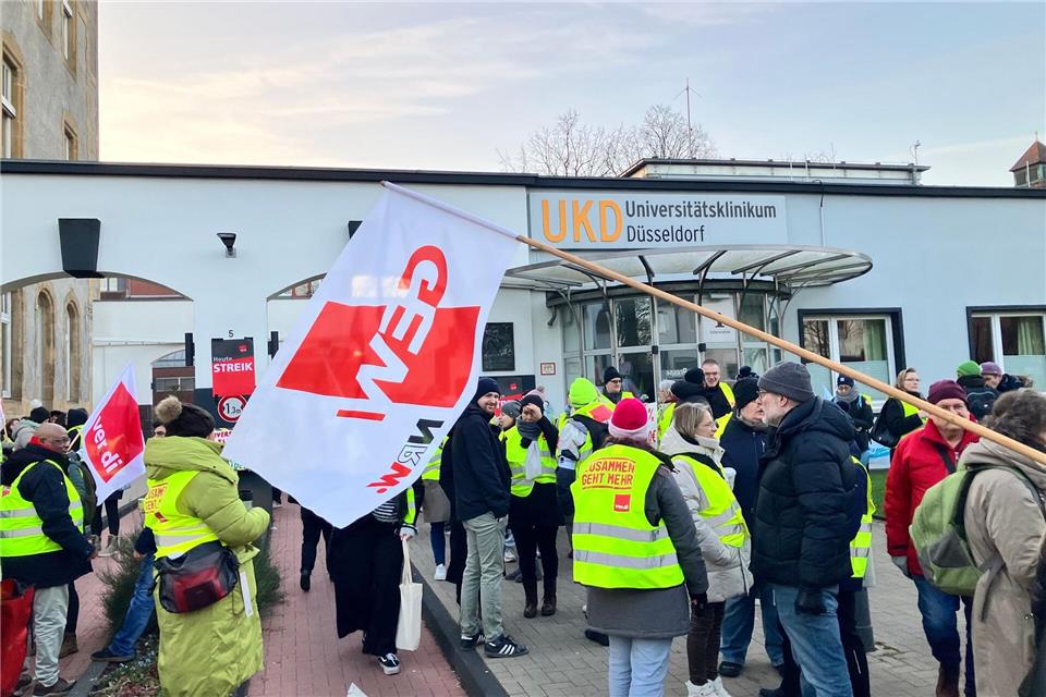 Mit Warnstreiks will Verdi in den Tarifverhandlungen des öffentlichen Dienstes der Länder Druck machen.Volker Danisch/dpa