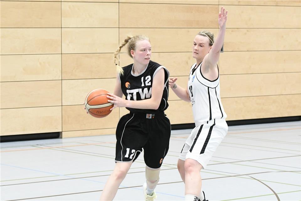 Mit acht Punkten war Fabienne Nagel (links) maßgeblich am Erler Sieg in Hüls beteiligt. Das Spiel von Sonja Kraft (rechts) mit ihrem RSV Borken gegen Duisburg wurde abgesagt.