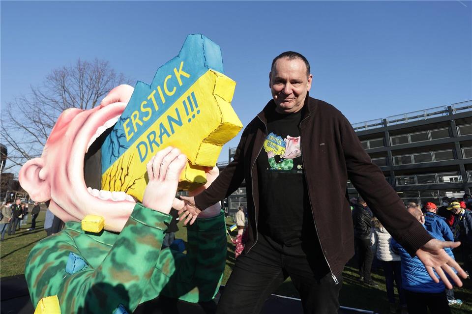Mit besonderer Spannung wird dieses Jahr der Putin-Wagen des Düsseldorfer Karnevalswagenbauers Jacques Tilly erwartet. Wegen früherer Darstellungen ist Tilly vor einem Gericht in Moskau angeklagt worden (Archivbild).David Young/dpa