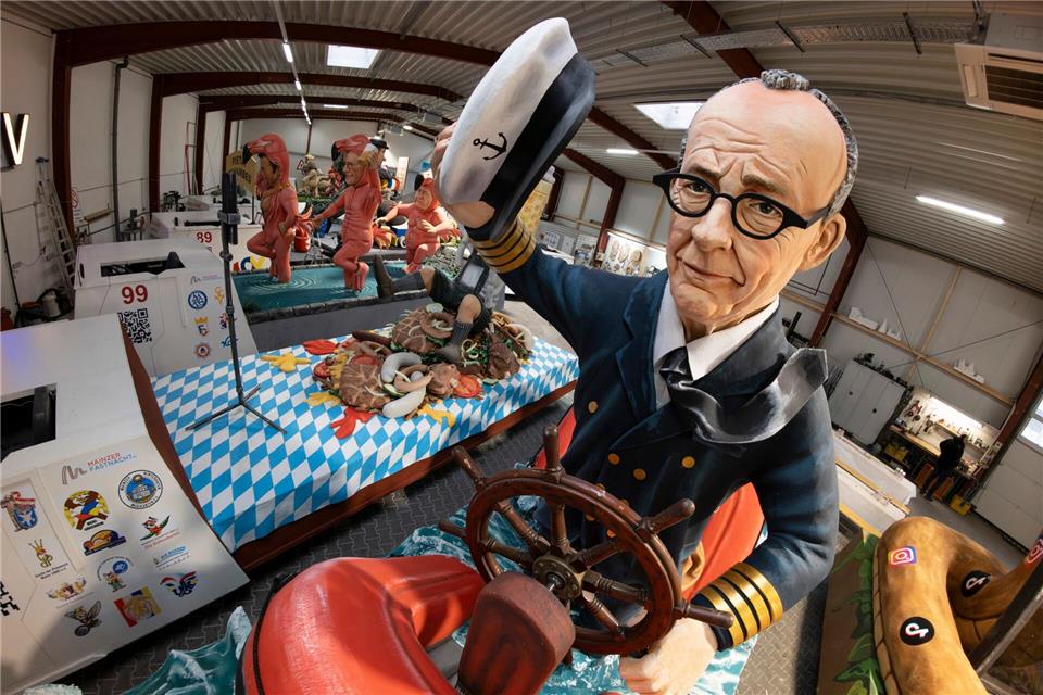 Mit dabei sind auch elf Motivwagen, die bereits vorgestellt wurden, einer trägt den Titel „Fritze auf großer Fahrt“. (Archivbild)Boris Roessler/dpa