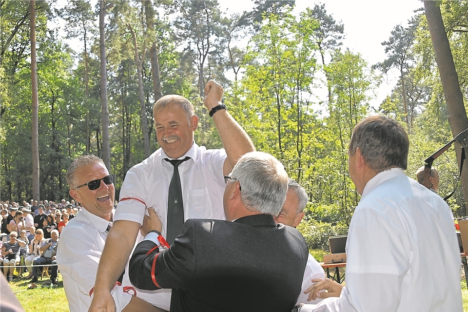 Mit dem 475. Schuss holte Werner Elvermann den Vogel in Maria Veen von der Stange. 