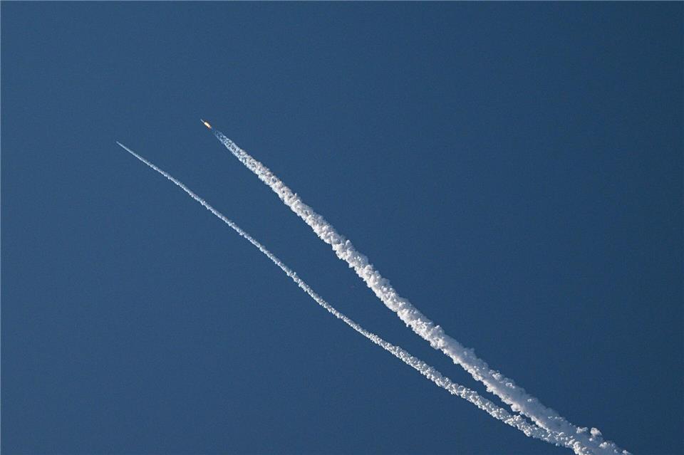 Mit dem Abbruch-Test wollten die Experten eine mögliche Flucht der Astronauten von der Rakete erproben. Pu Xiaoxu/XinHua/dpa