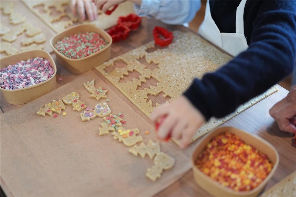 Mit dem Backtag sind nun die Hamburger Märchenschiffe an der Binnenalster eröffnet. Marcus Brandt/dpa
