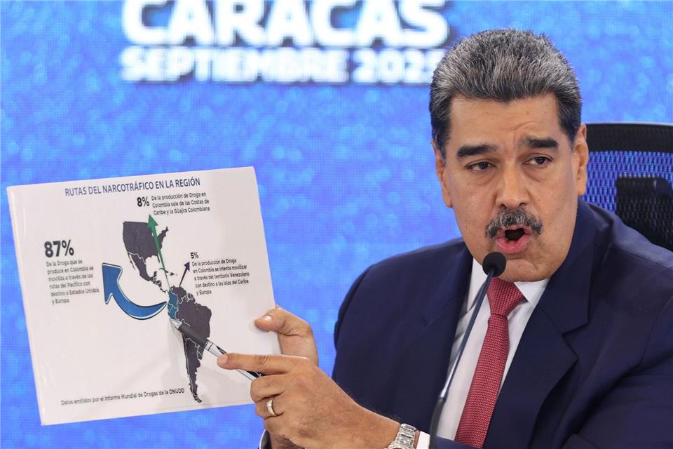 Mit dem Beschuss mutmaßlicher Drogenboote aus Venezuela in der Karibik verschärfte US-Präsident Donald Trump bereits die Gangart gegen Maduro.(Archivbild).Jesus Vargas/AP/dpa