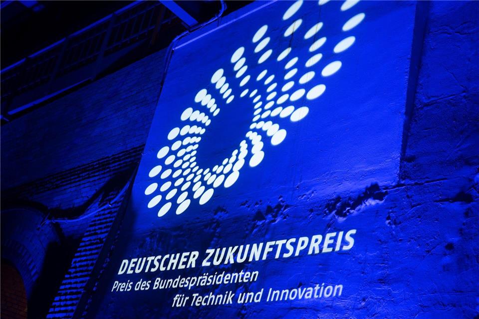 Mit dem Deutschen Zukunftspreis zeichnet der Bundespräsident Einzelpersonen oder Gruppen für eine hervorragende technische, ingenieur- oder naturwissenschaftliche Innovation aus. (Archivbild)Christophe Gateau/dpa