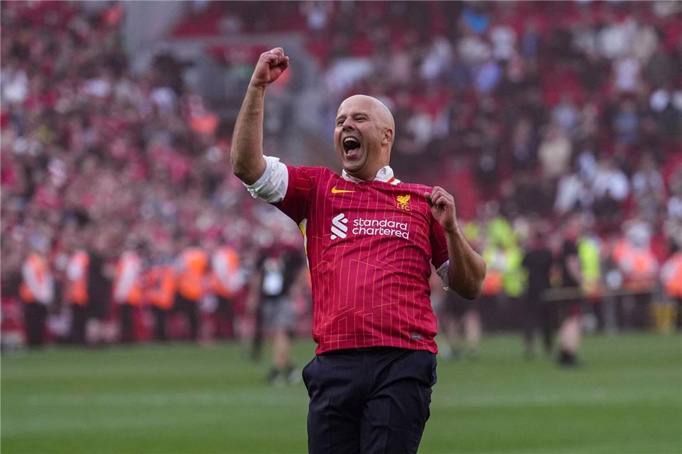 Liverpool feiert Meisterschaft und Klopp-Nachfolger Slot Mit dem Gewinn der Meisterschaft übertraf Liverpool-Trainer Arne Slot in seiner ersten Saison alle Erwartungen.Jon Super/AP/dpa