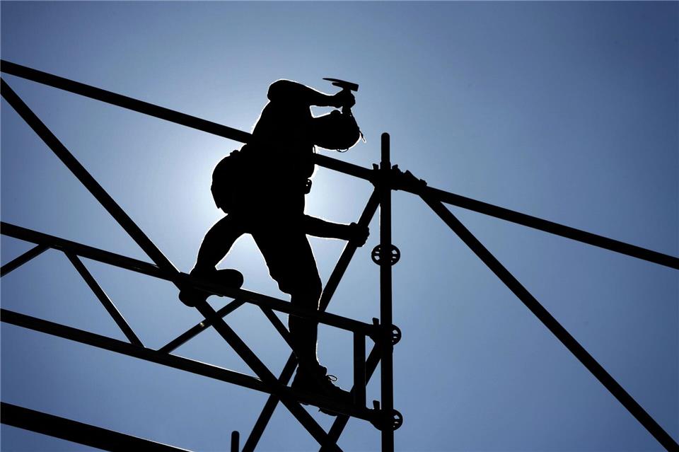 Mit dem Iran-Krieg wird Bauen erneut teurer. (Symbolbild)David-Wolfgang Ebener/dpa/dpa-tmn