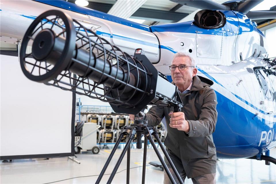 Mit dem Jammer, an dem Strobl hier steht, können Signale gestört werden.Marijan Murat/dpa