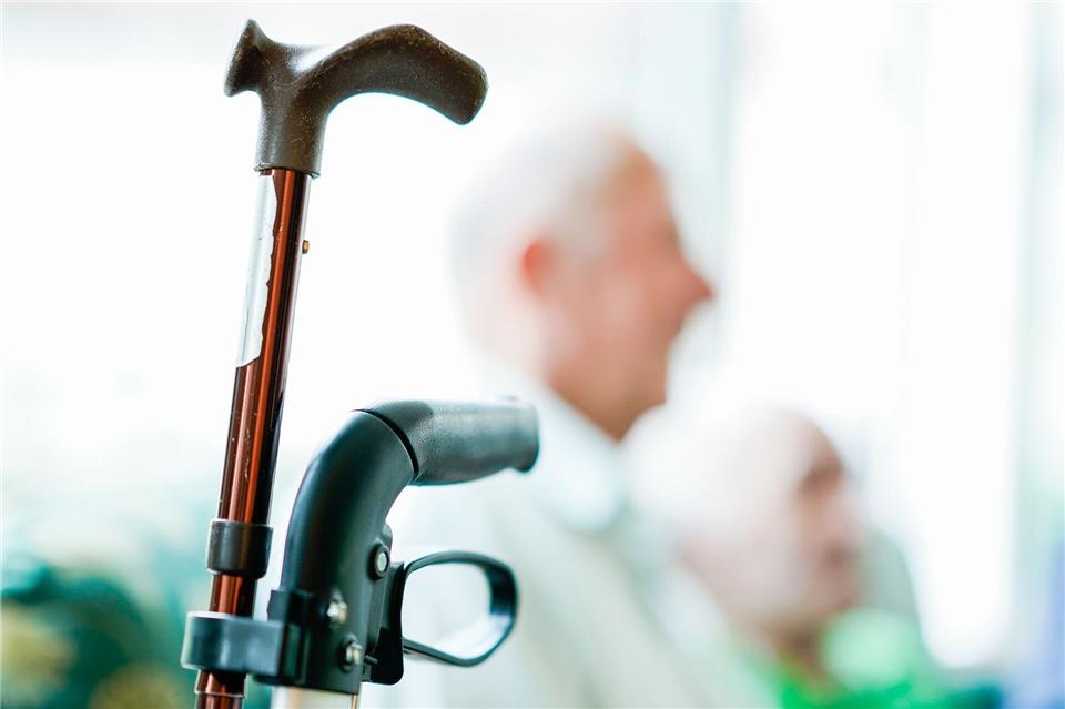 Mit dem Pilotprojekt „Carla“ sollen Pflegeheimbewohner schneller ärztlich versorgt werden – per Videochat und mit Hilfe digitaler Geräte. (Symbolbild)Uwe Anspach/dpa/dpa-tmn