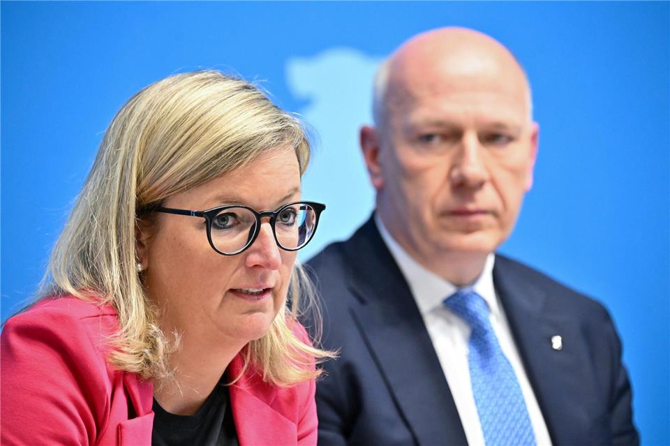 Mit dem Weggang von Martina Klement nach Brandenburg muss Berlins Regierender Bürgermeister Kai Wegner (CDU) einen herben Verlust verkraften. (Archivbild)Sebastian Christoph Gollnow/dpa