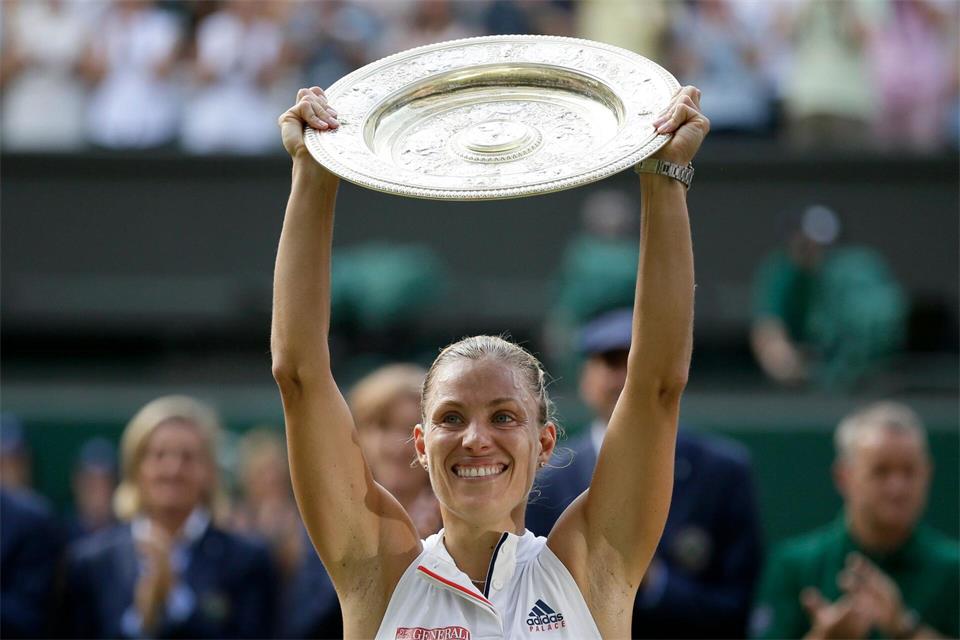 Mit dem Wimbledon-Triumph 2018 erfüllte sich Angelique Kerber einen Kindheitstraum. (Archivbild)Tim Ireland/AP/dpa