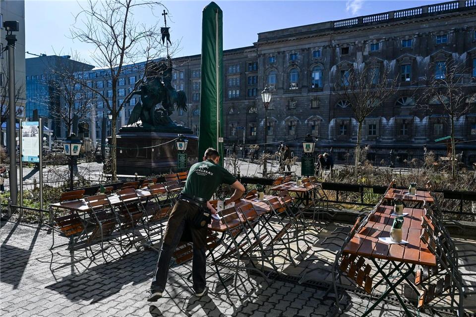 Mit dem Wochenende sinken die Temperaturen wieder etwas. Am Samstag erwartet der DWD bis zu 16 Grad und am Sonntag bis zu 13 Grad. (Foto aktuell vom 26.02.)Jens Kalaene/dpa