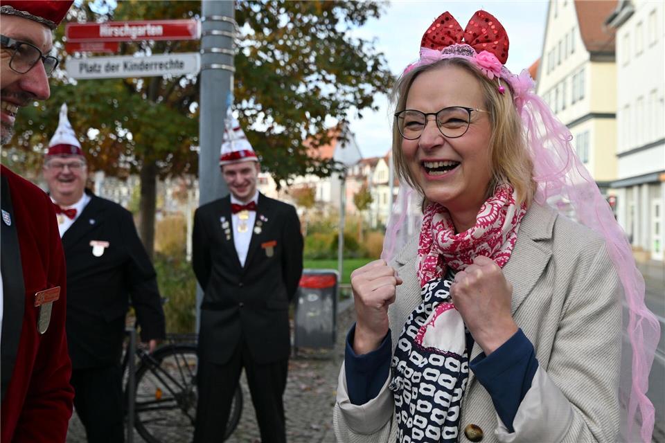 Mit dem närrischen Sturm auf die Staatskanzlei haben die Thüringer Karnevalisten sogar schon vor 11.11 Uhr die Session eingeläutet.Martin Schutt/dpa