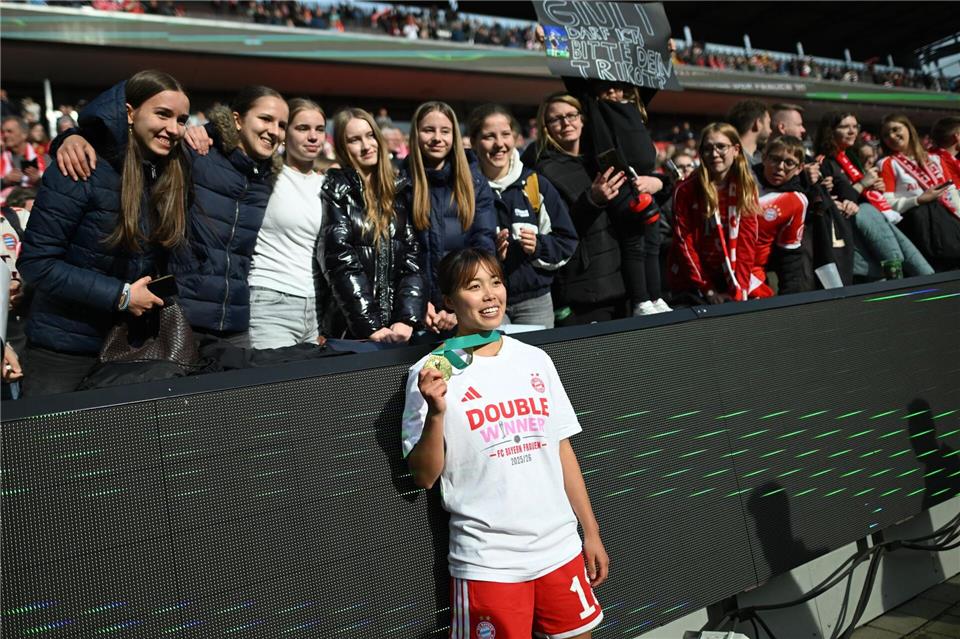 Mit den Bayern-Fußballerinnen holte Momoko Tanikawa in der vergangenen Saison das Double. (Archivbild)Fabian Strauch/dpa