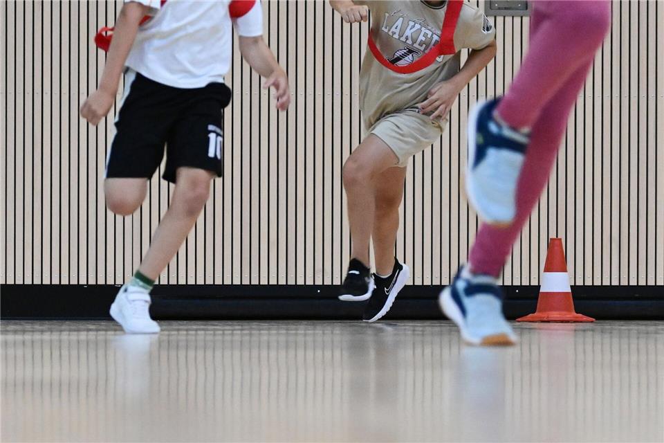 Mit den Bewegungscoaches sollen Kinder im Alter von fünf bis zehn Jahren erreicht werden. (Symbolbild)Bernd Weißbrod/dpa