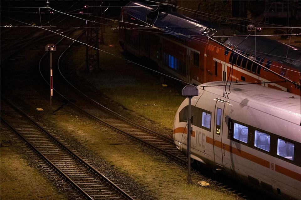 Mit den Fahrplanänderungen sollen neue Verbindungen kommen. (Archivbild)Hannes P. Albert/dpa