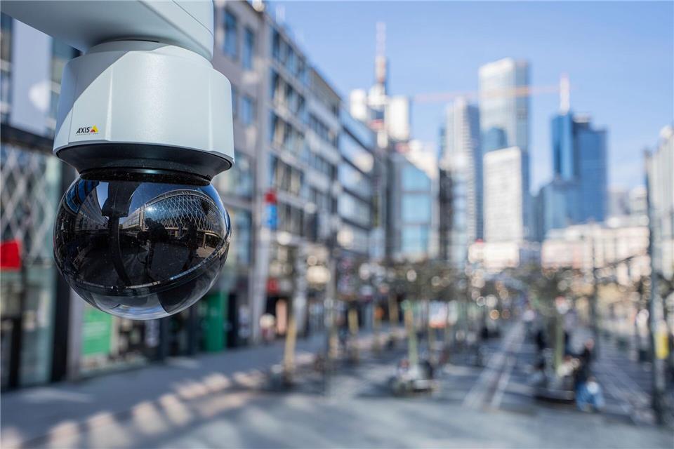 Mit den Kameras kann man auch zoomen, um Menschen in Nahaufnahme zu sehen.Andreas Arnold/dpa