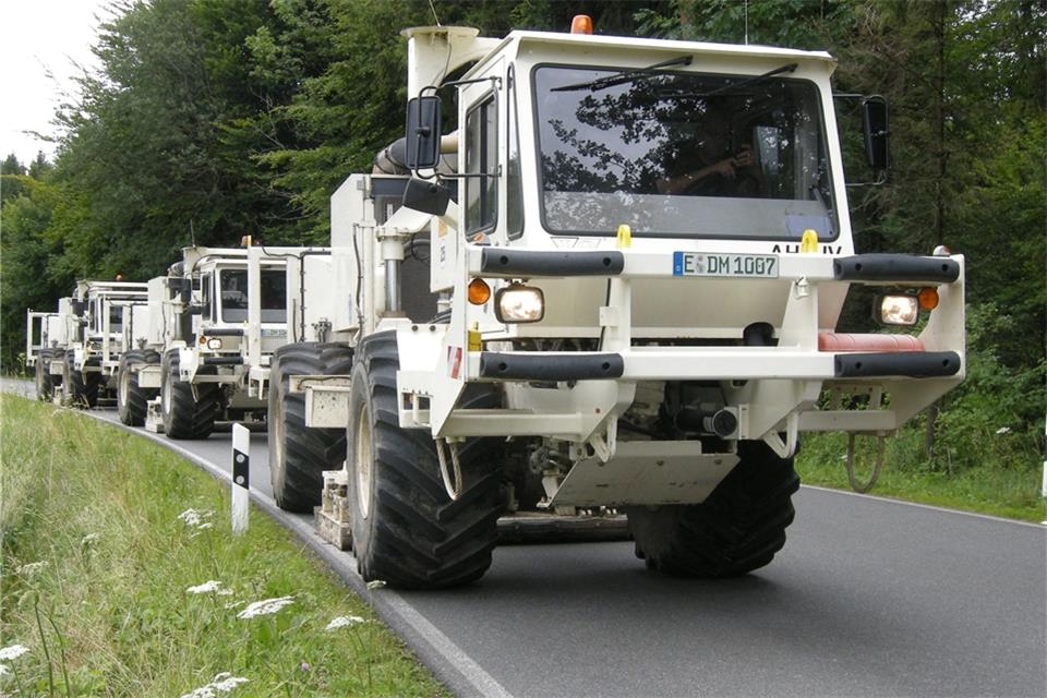 Mit den die Vibro-Trucks haben die Experten an den Messpunkten im Kreis Coesfeld Schallwellen in die Tiefe geschickt. DMT