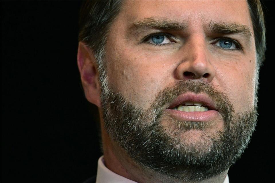 Mit der Analogie wollte Vance wohl die aktuelle Krise der Lebenshaltungskosten in den USA erklären.Jim Watson/POOL AFP/AP/dpa