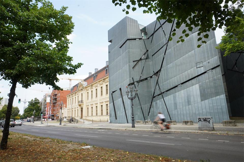Mit der Förderung ermöglicht die Krupp-Stiftung nach eigenen Angaben Essener Schulklassen unter anderem den Besuch des Jüdischen Museums in Berlin. (Archivbild)Jörg Carstensen/dpa