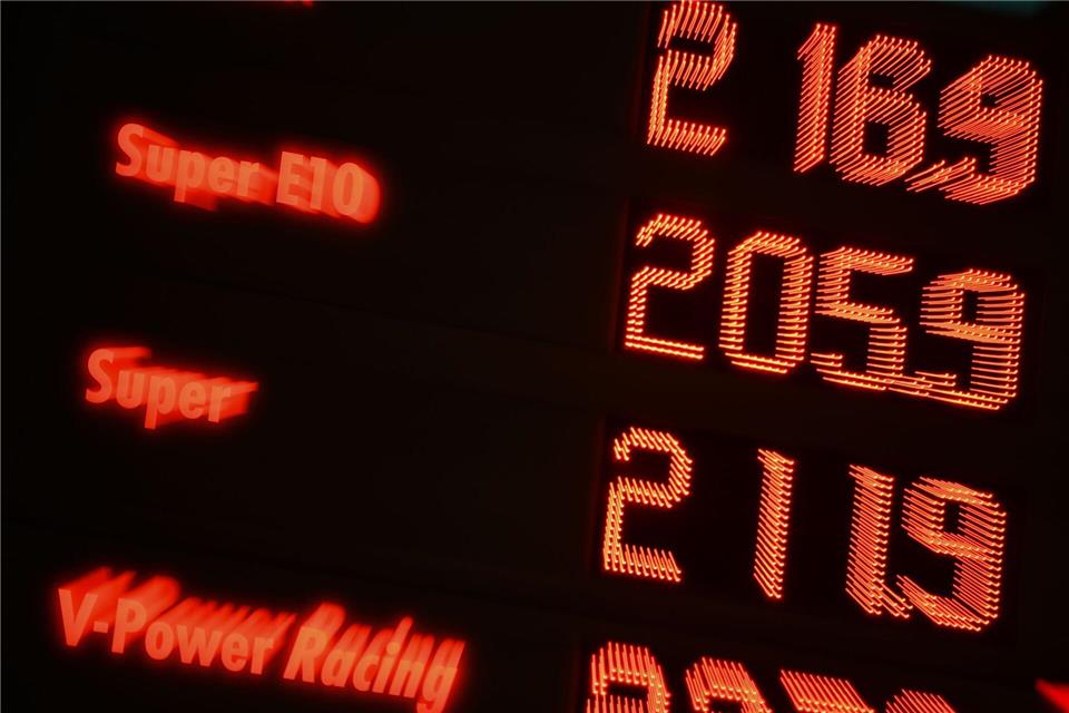 Mit der Freigabe erhofft man sich eine Beruhigung der Märkte und dass der rasante Ölpreisanstieg abgefedert wird. (Symbolbild)Katharina Kausche/dpa