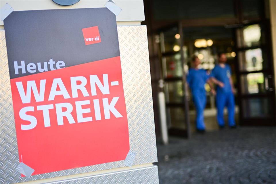 Mit der Frühschicht begann die Arbeitsniederlegung. (Archivbild) Sebastian Gollnow/dpa