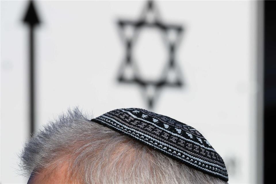 Mit der Kampagne „Fragemauer“ wollen Sachsen und ELNET über jüdisches Leben informieren und Vorurteilen entgegenwirken. (Symbolbild) Robert Michael/dpa