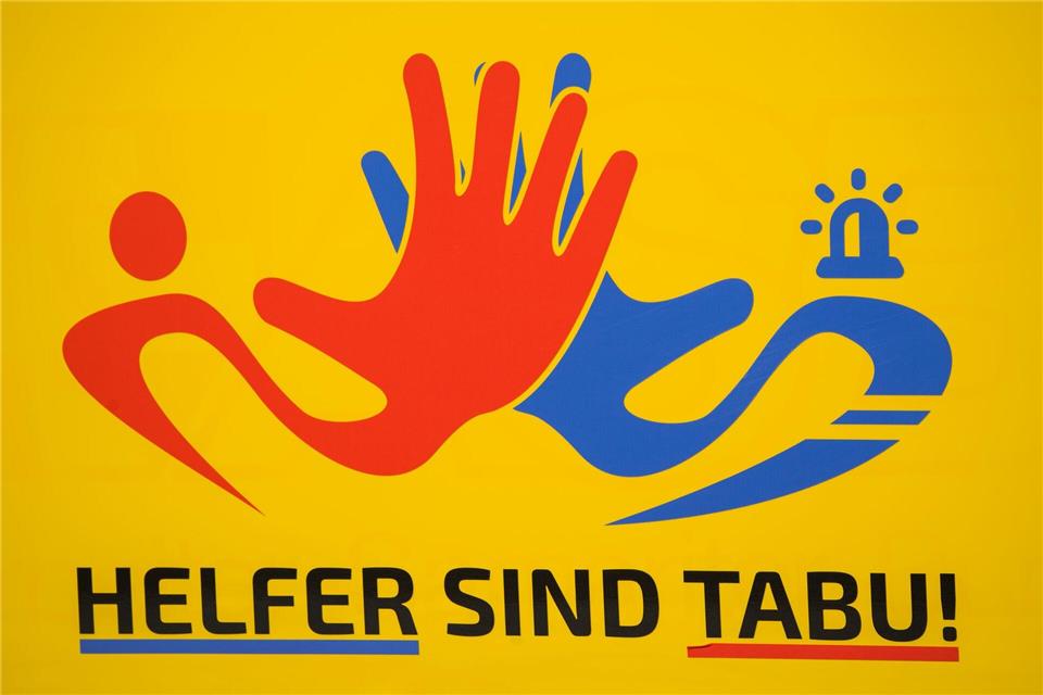 Mit der Kampagne „Helfer sind Tabu!“ wurde schon für Schutz von Rettungskräften geworben. (Archivfoto)picture alliance / Andreas Arnold/dpa