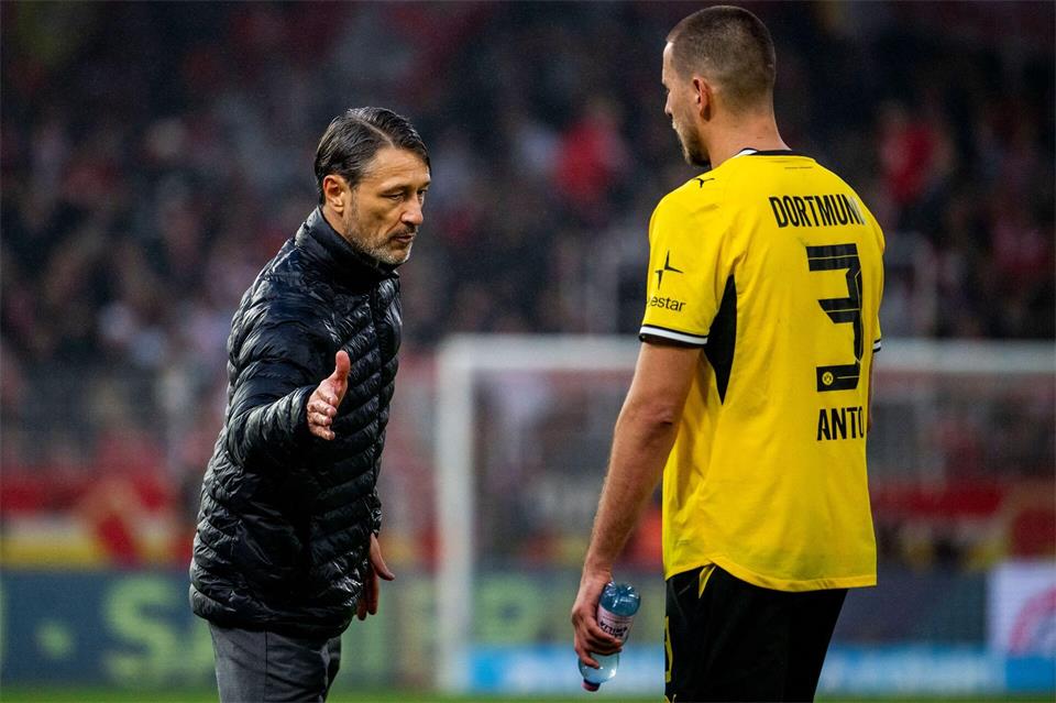 Mit der Leistung von Abwehrprofi Waldemar Anton konnte Niko Kovac in Berlin zufrieden sein. Julius Frick/dpa